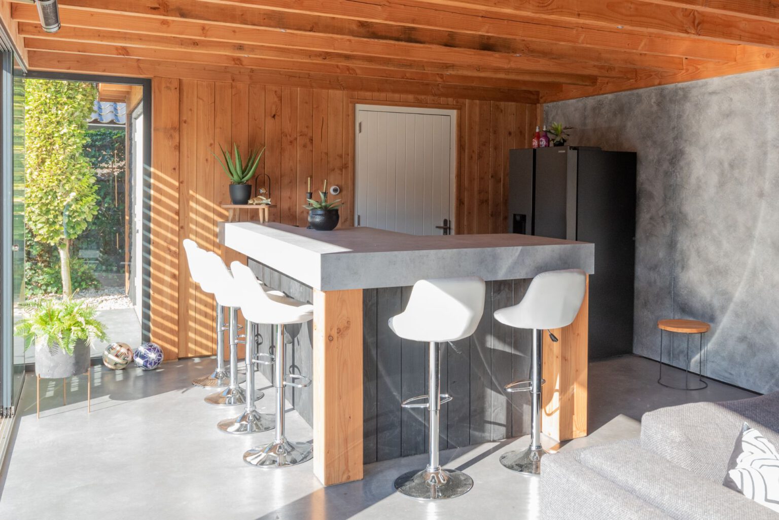 Luxe tuinkamer met bar en tuinhuis - Sfeervol Buitenleven