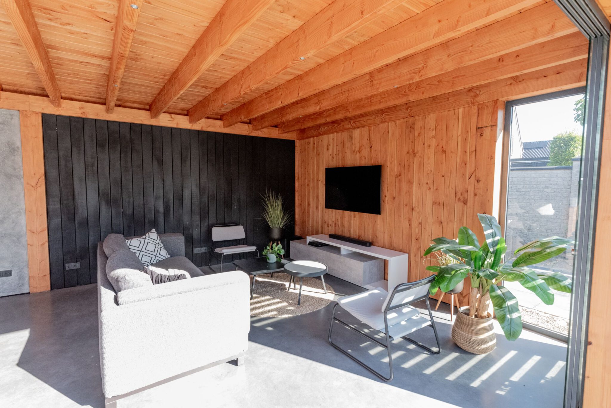 Luxe tuinkamer met bar en tuinhuis - Sfeervol Buitenleven